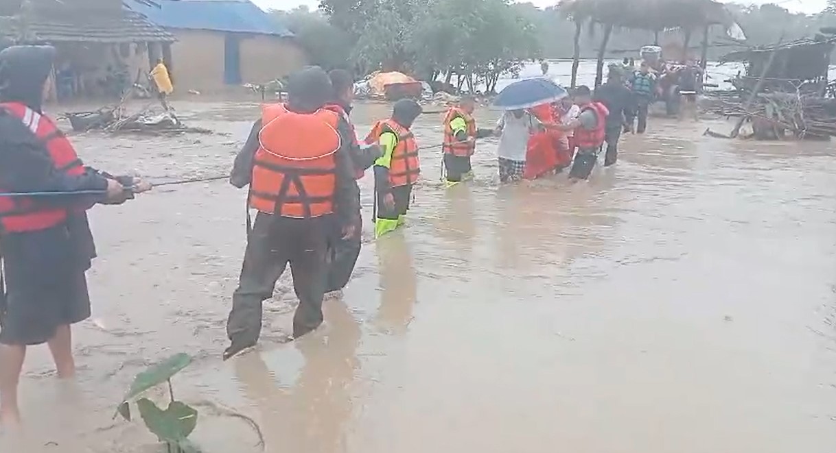 kanchanpur flood (2).jpg